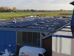 Zonnepanelen op dak Dekker IJzendoorn