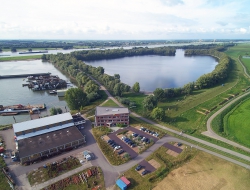 Dekker biedt tijdelijk plek voor woonboot